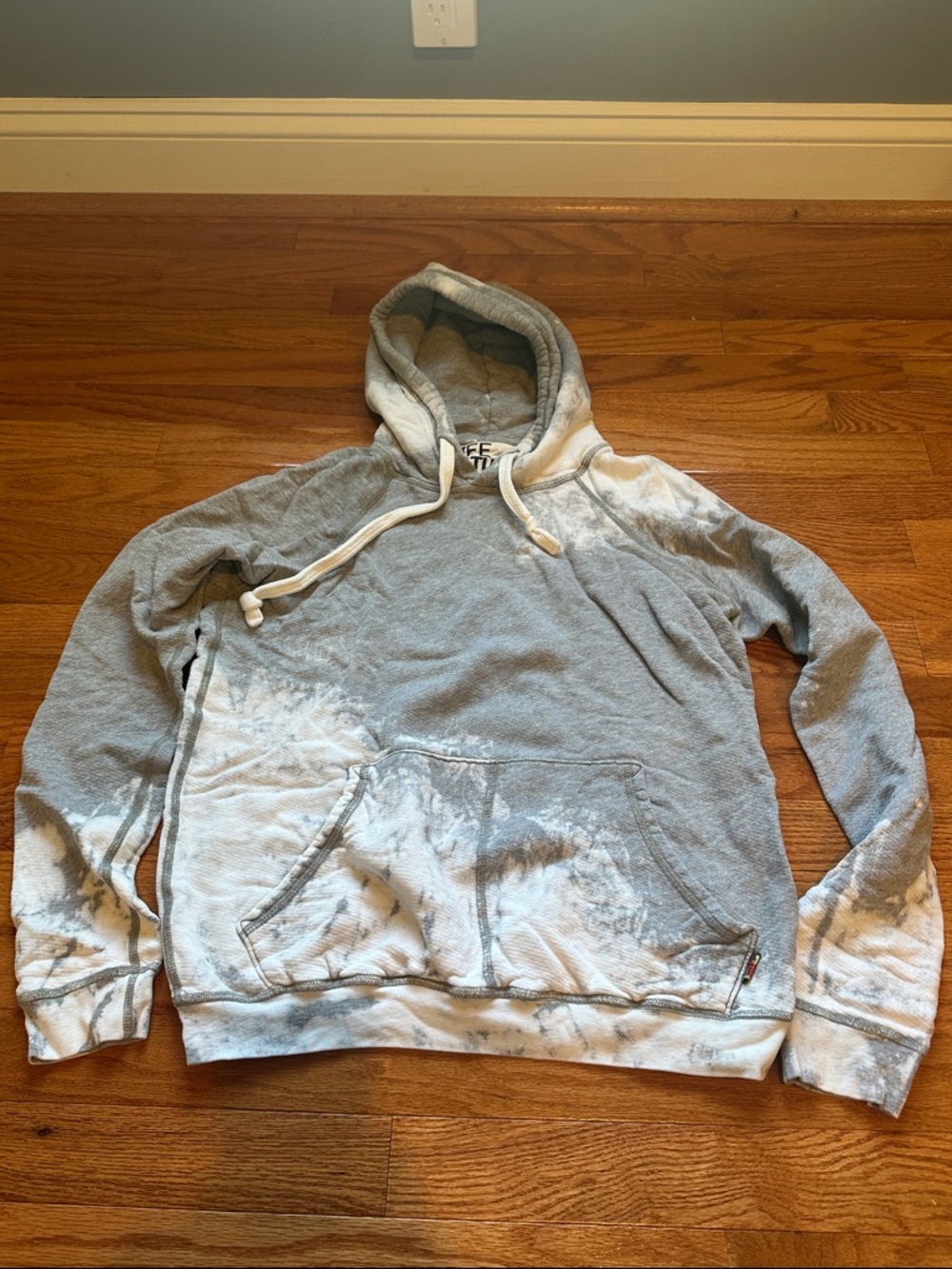 freecity like brand new Gray and White Tie-Dye Pullover Hoodie